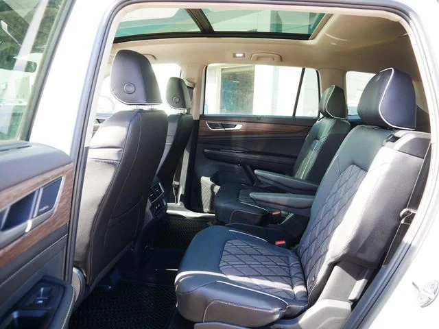 2026 Volkswagen Atlas SEL Premium R-Line - Photo 8