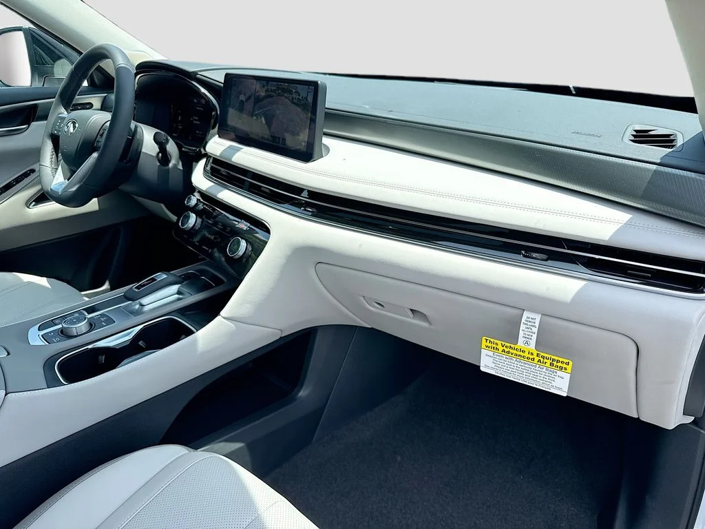 New 2027 RADIANT WHITE INFINITI Luxe FWD image 32