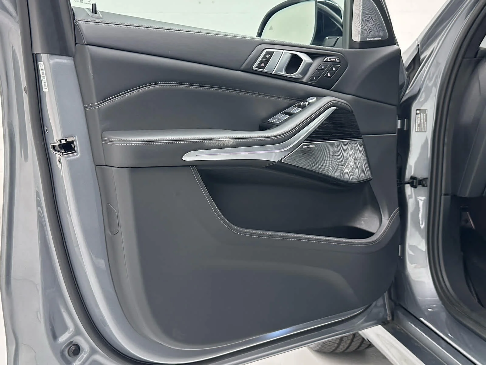 Used 2025 Skyscraper Grey Metallic BMW ALPINA XB7 image 25