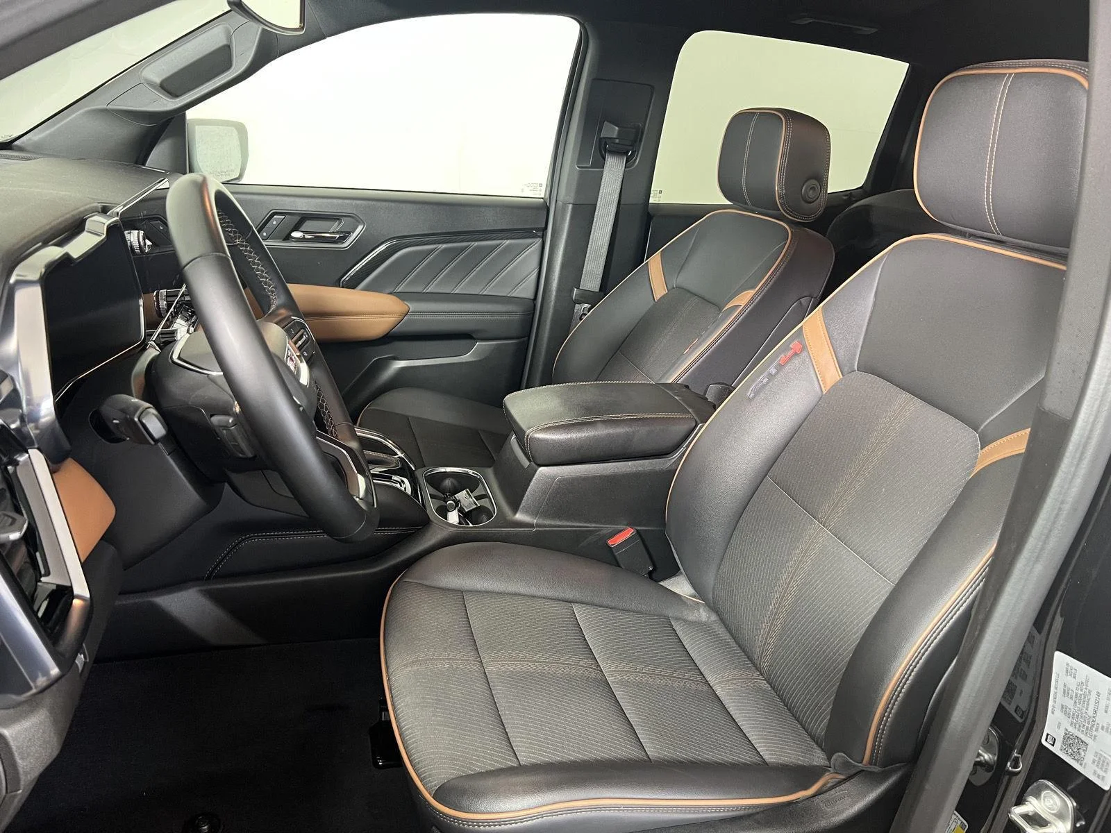 Used 2024 Onyx Black GMC AT4 image 4