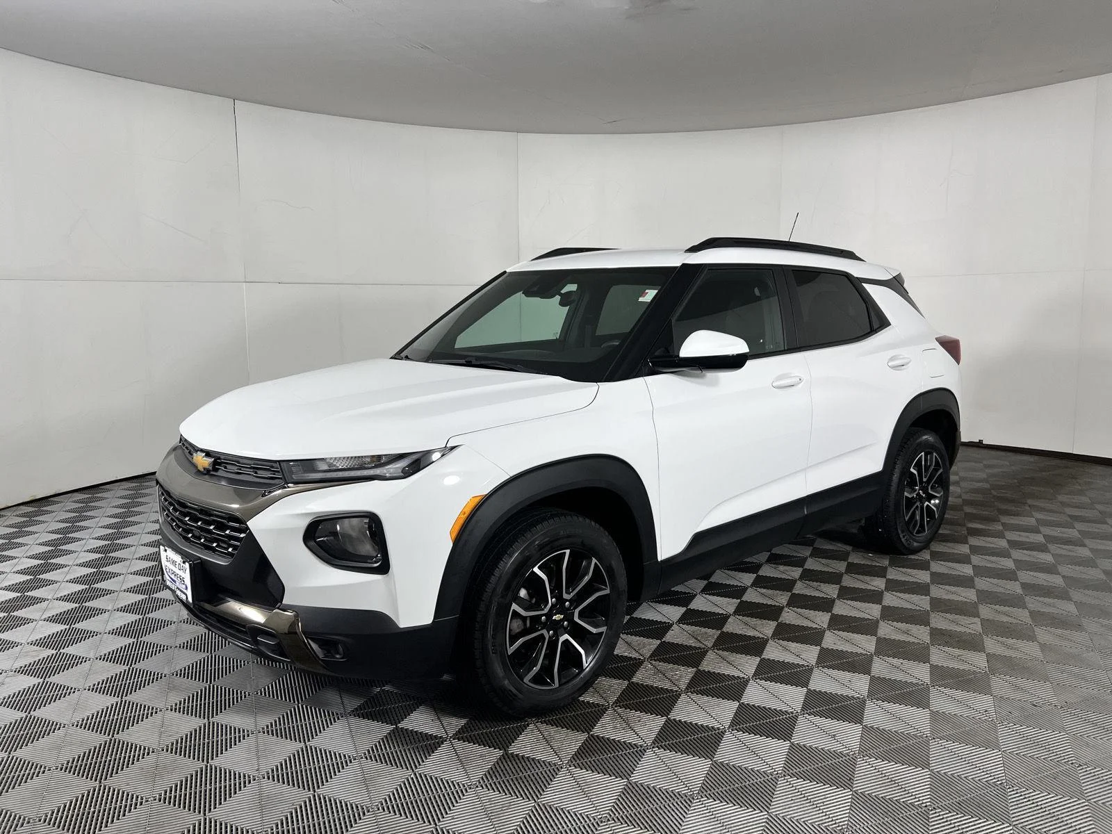 Used 2023 Summit White Chevrolet ACTIV image 3