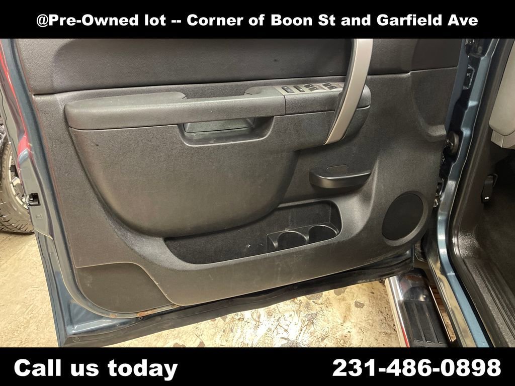 Used 2010 Stealth Gray Metallic GMC SL image 14
