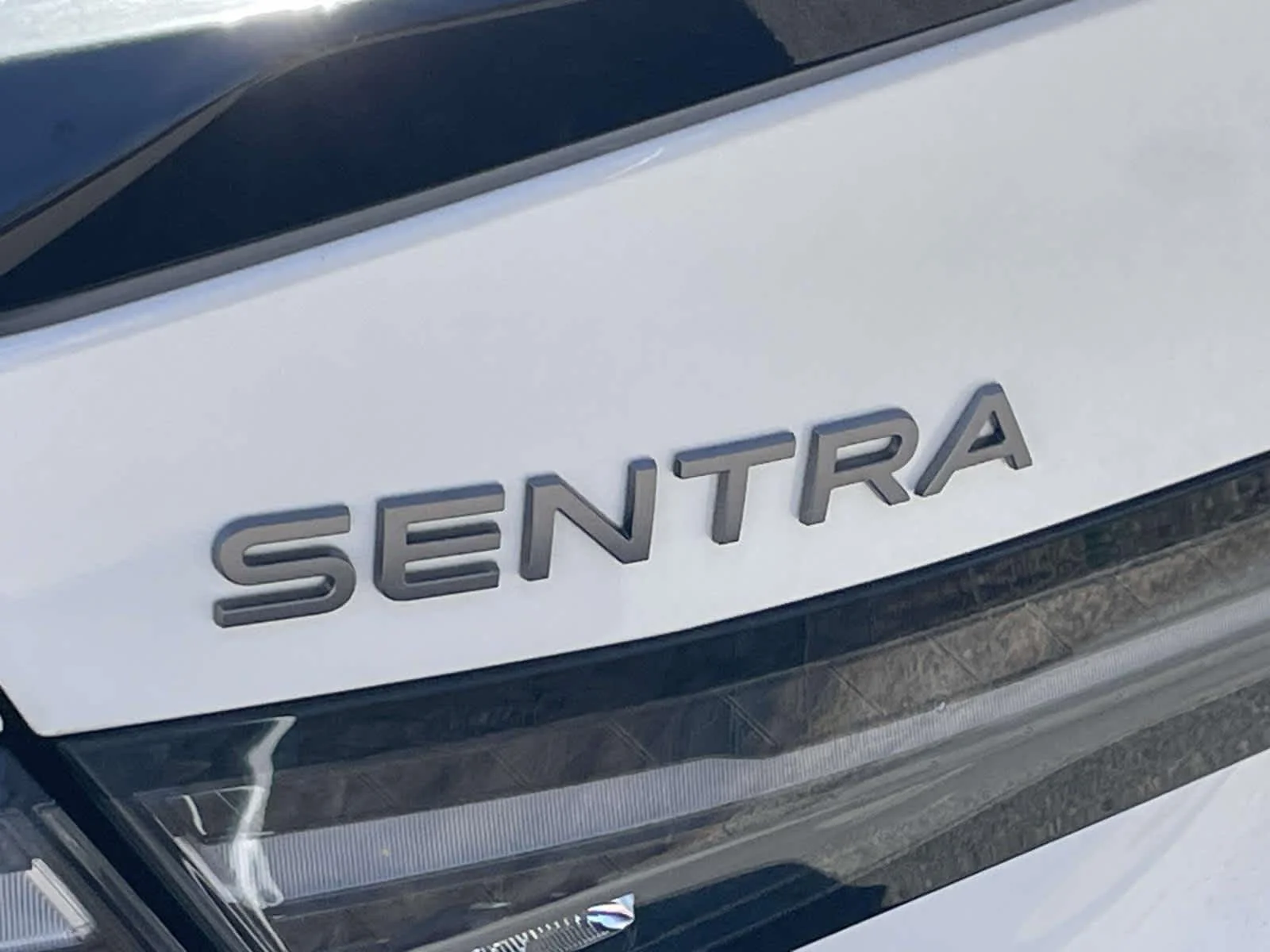 New 2026 Aspen White Tricoat/Super Black Nissan SR image 13