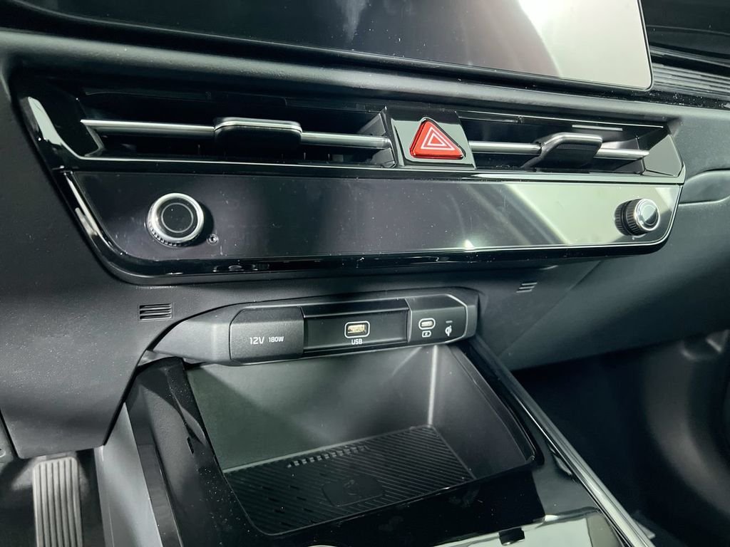 New 2026 Snow White Pearl Kia WIND image 24