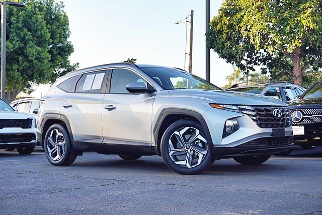 Used 2023 Silver Hyundai SEL image 1