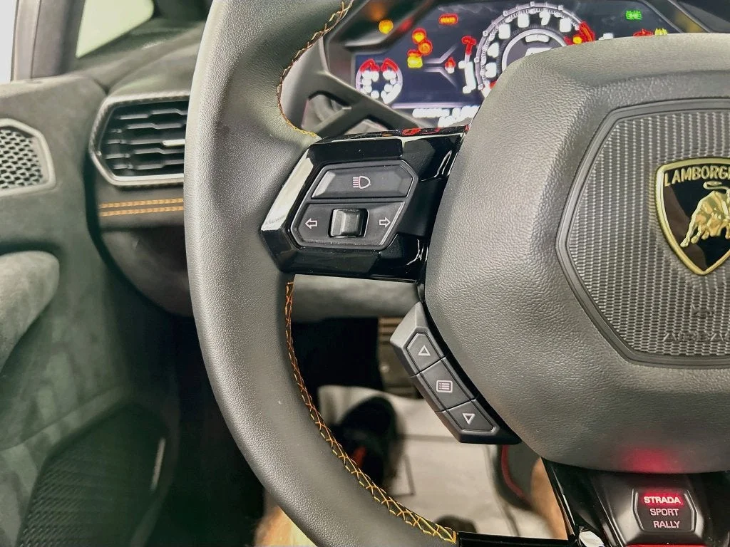 Used 2023 Orange Lamborghini  image 11