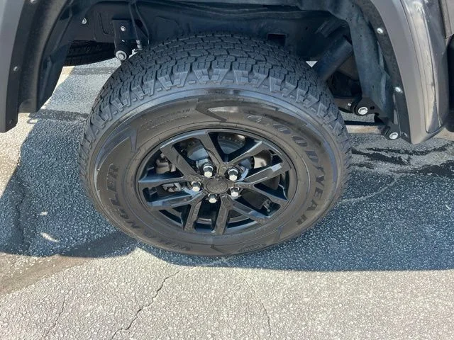Used 2023 Gray Jeep Sport S image 13