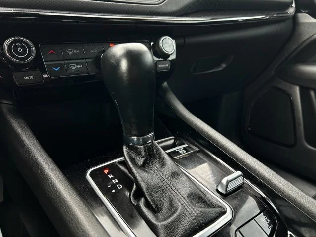 Used 2025 Silver Jeep Latitude image 45