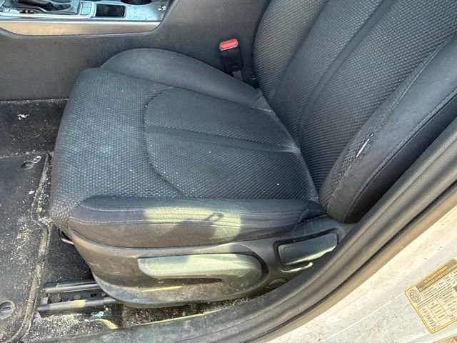 Used 2019 White Kia LX image 21