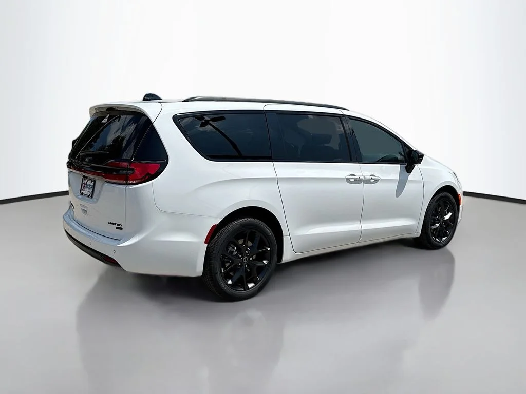 New 2026 Bright White Clearcoat Chrysler Limited image 4