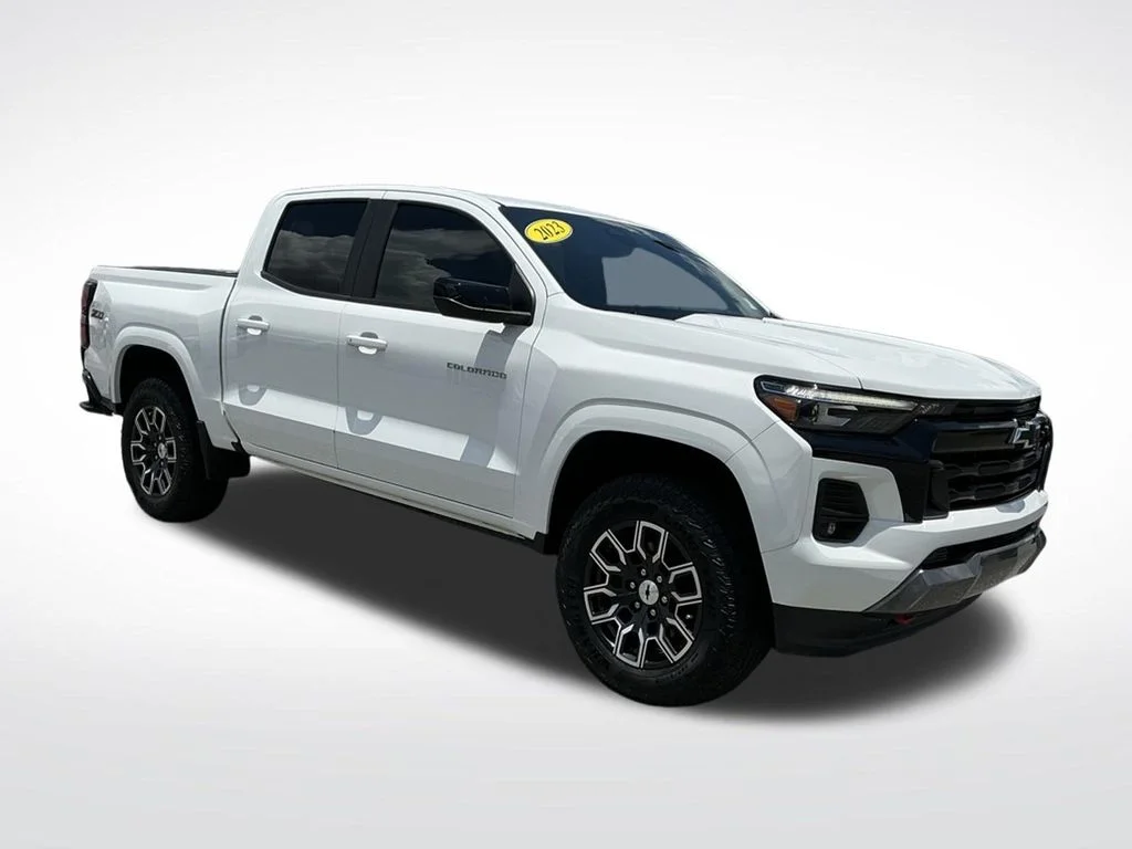 Used 2023 White Chevrolet Z71 image 15