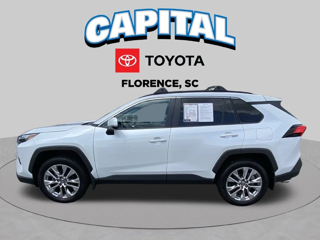 Used 2025 Beige Toyota XLE Premium image 3