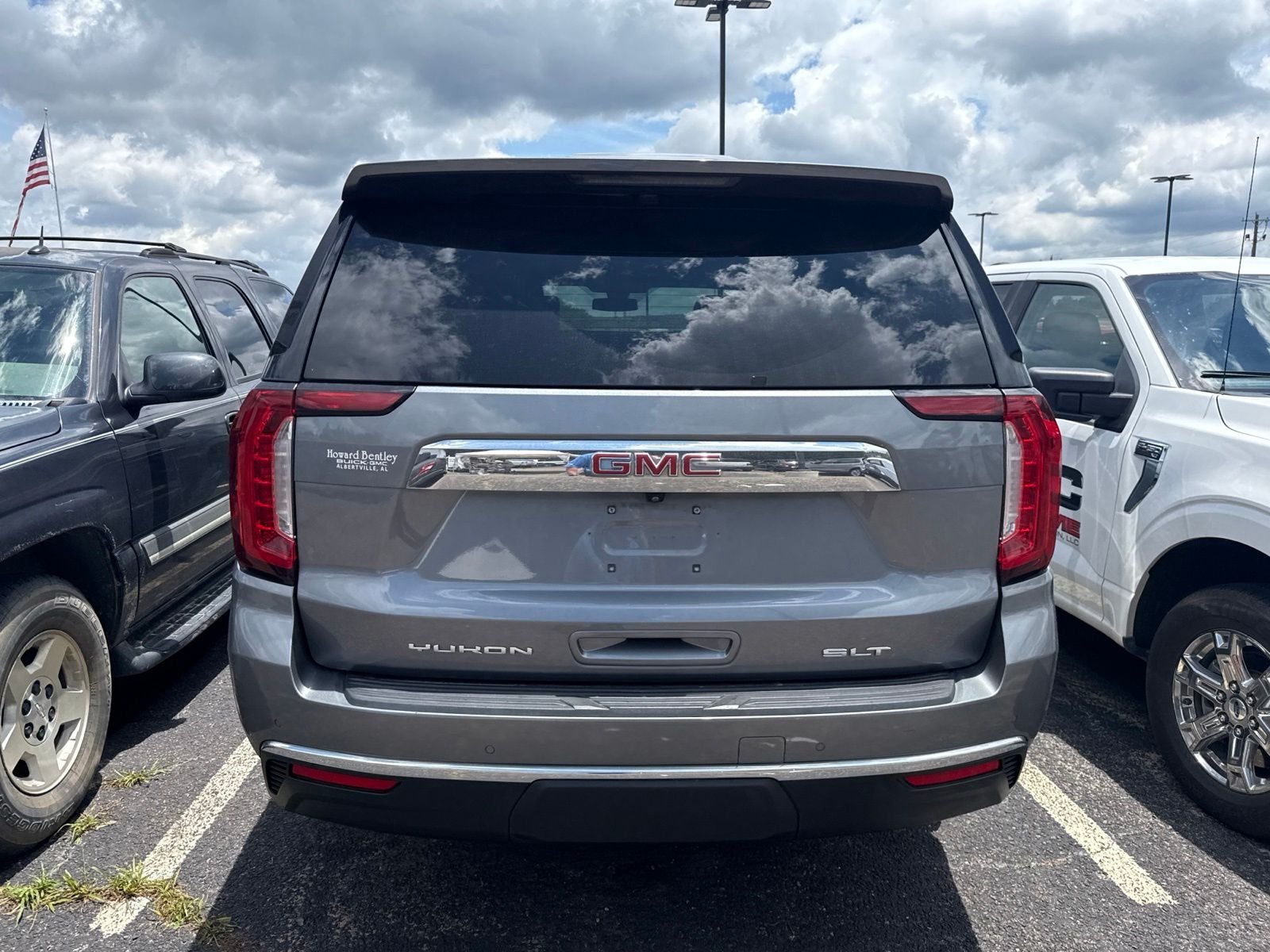 Used 2022 Gray GMC SLT image 4