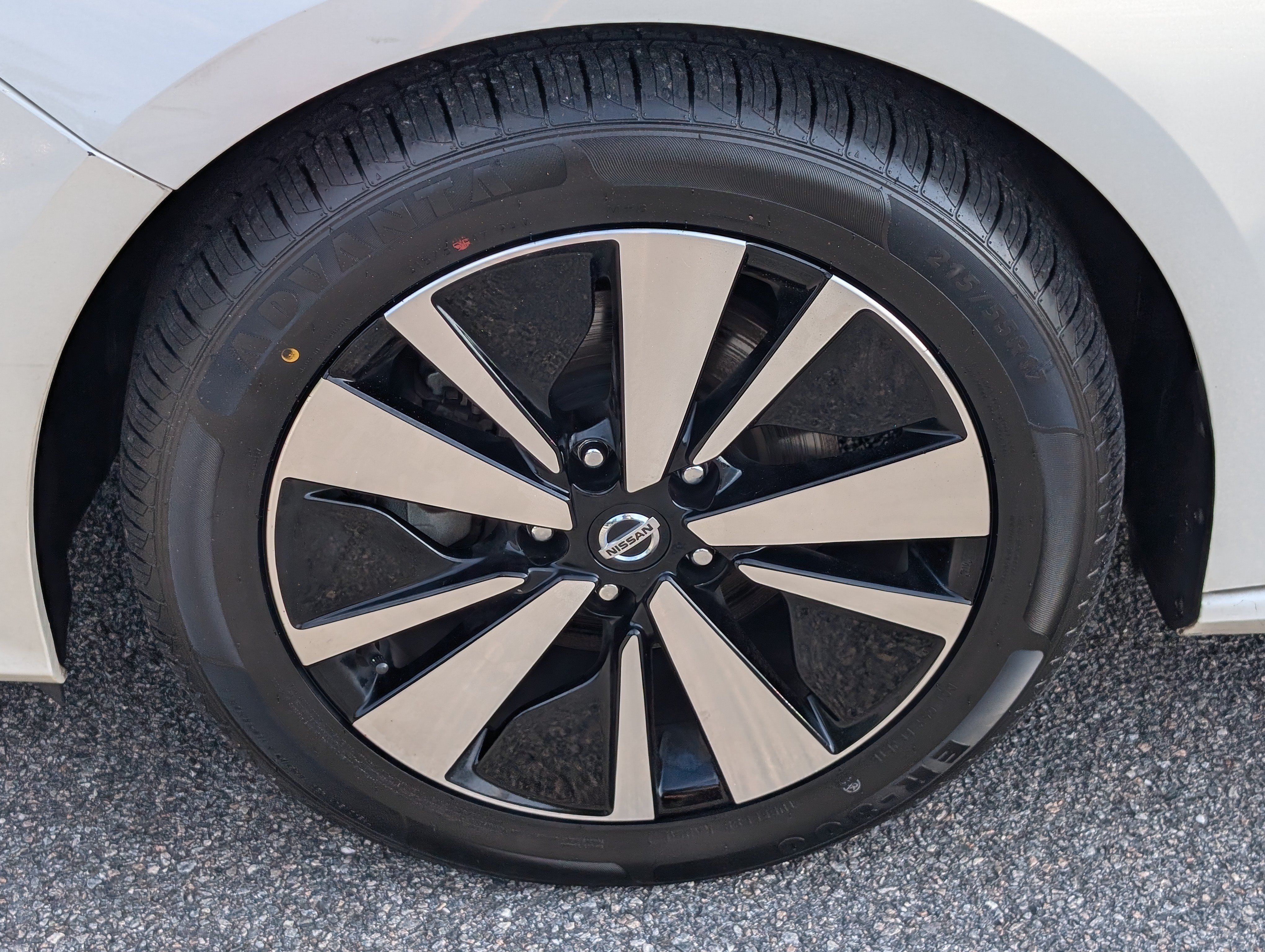 Used 2022 Pearl White Tricoat Nissan 2.5 SV image 13