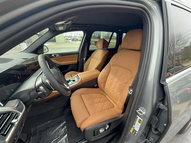 New 2026 Skyscraper Grey Metallic BMW xDrive50e image 8
