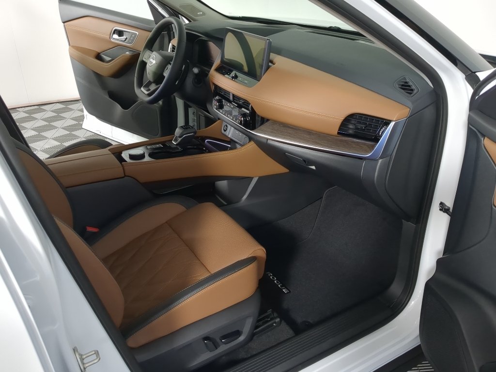 New 2026 Everest White Pearl TriCoat / Super Black Two-tone Nissan Platinum image 21
