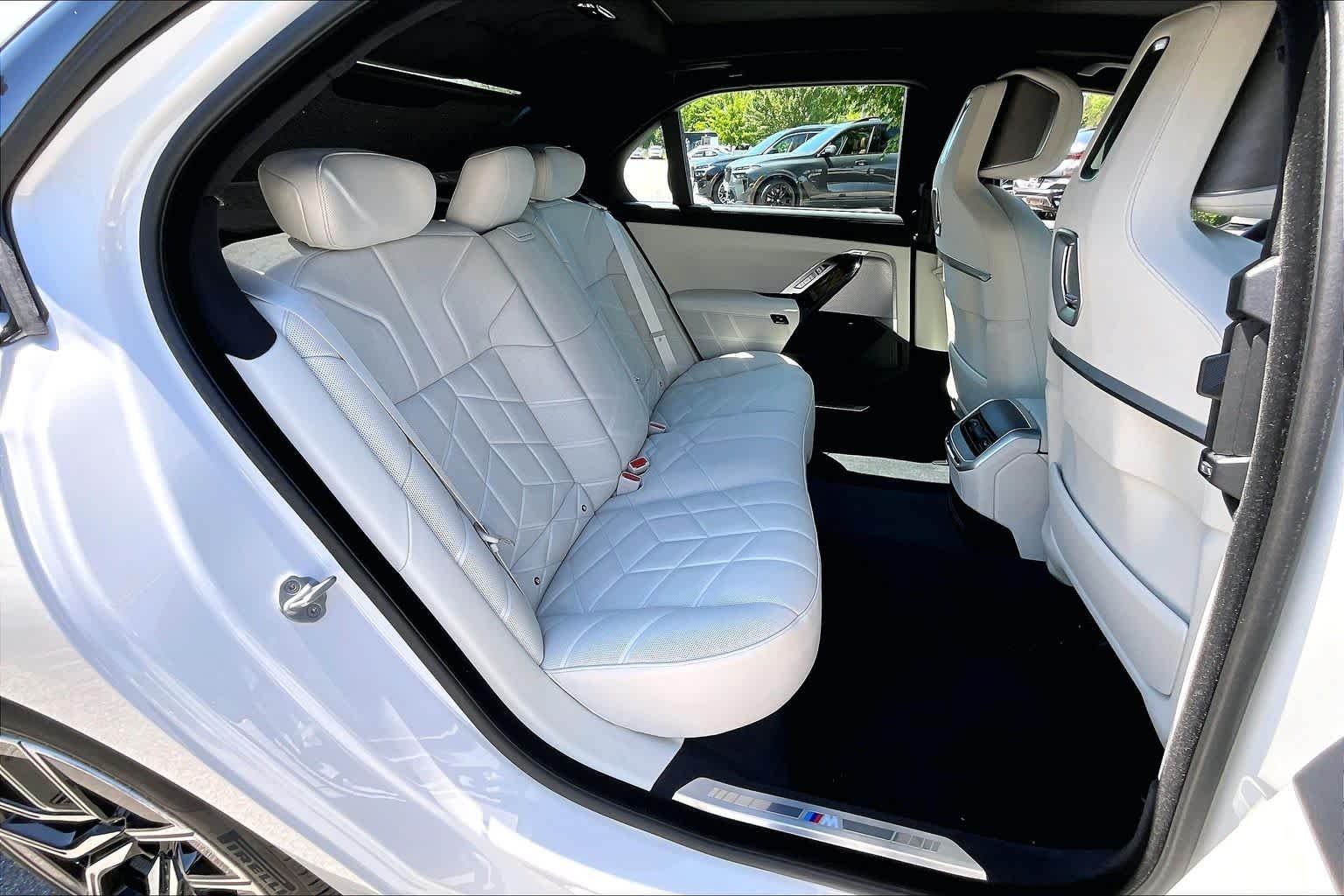 2025 BMW 7 Series 750e - Photo 19