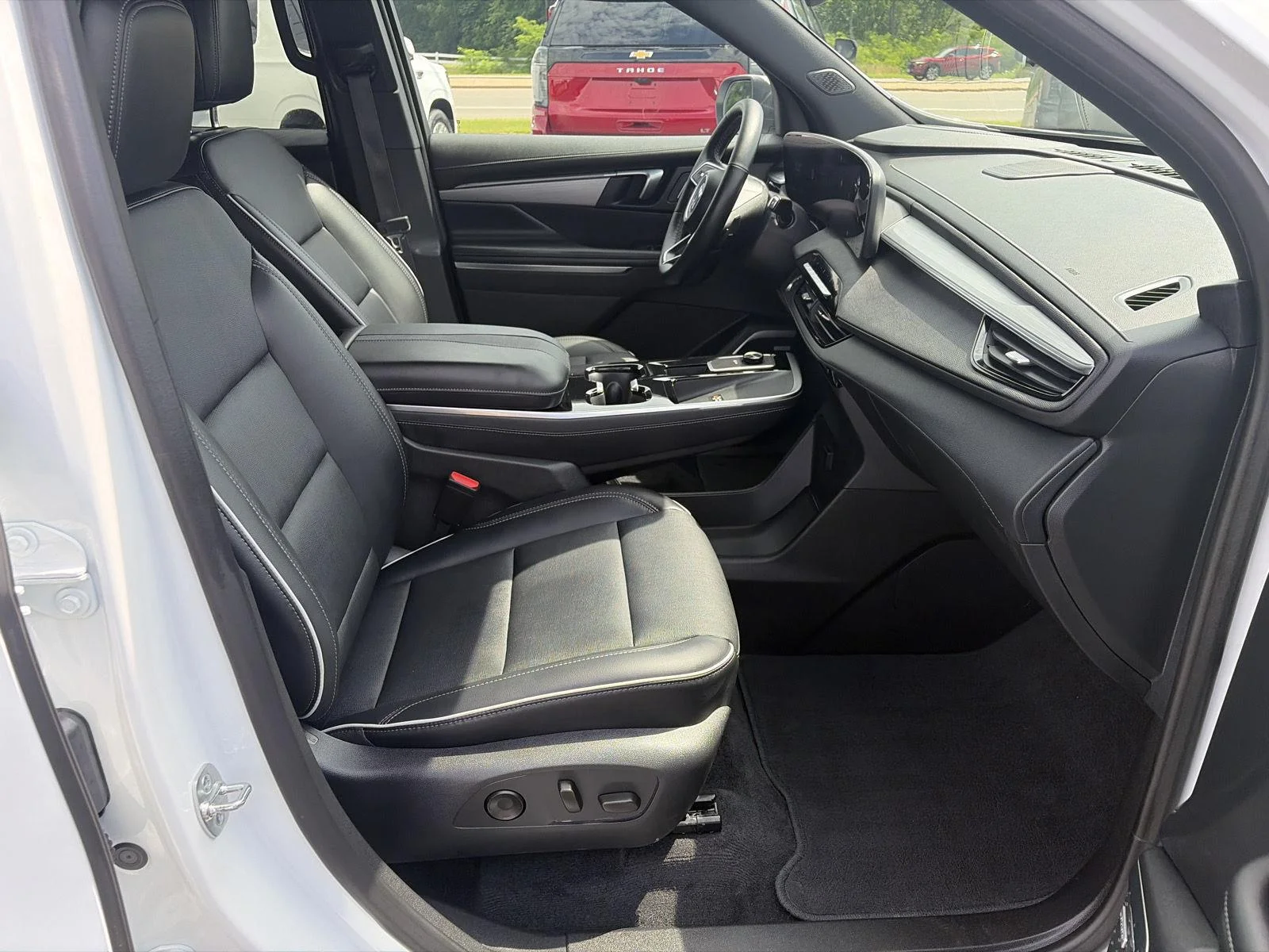 Used 2025 Summit White Buick Preferred image 18