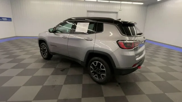 Used 2019 Billet Silver Metallic Clearcoat Jeep Trailhawk image 6