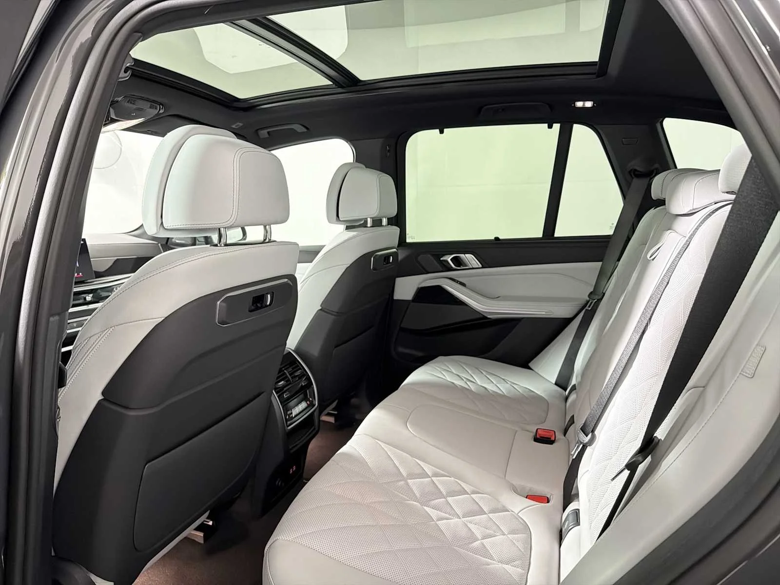 New 2026 Dravit Grey Metallic BMW xDrive40i image 19