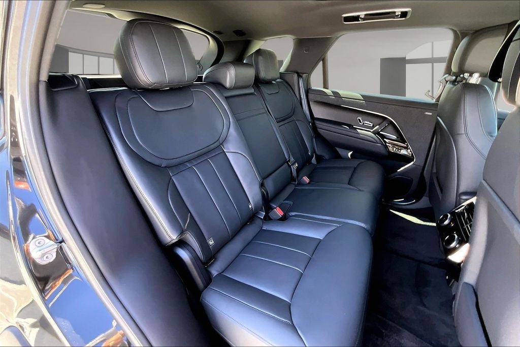 New 2026 SANTORINI BLACK Land Rover Dynamic SE image 10