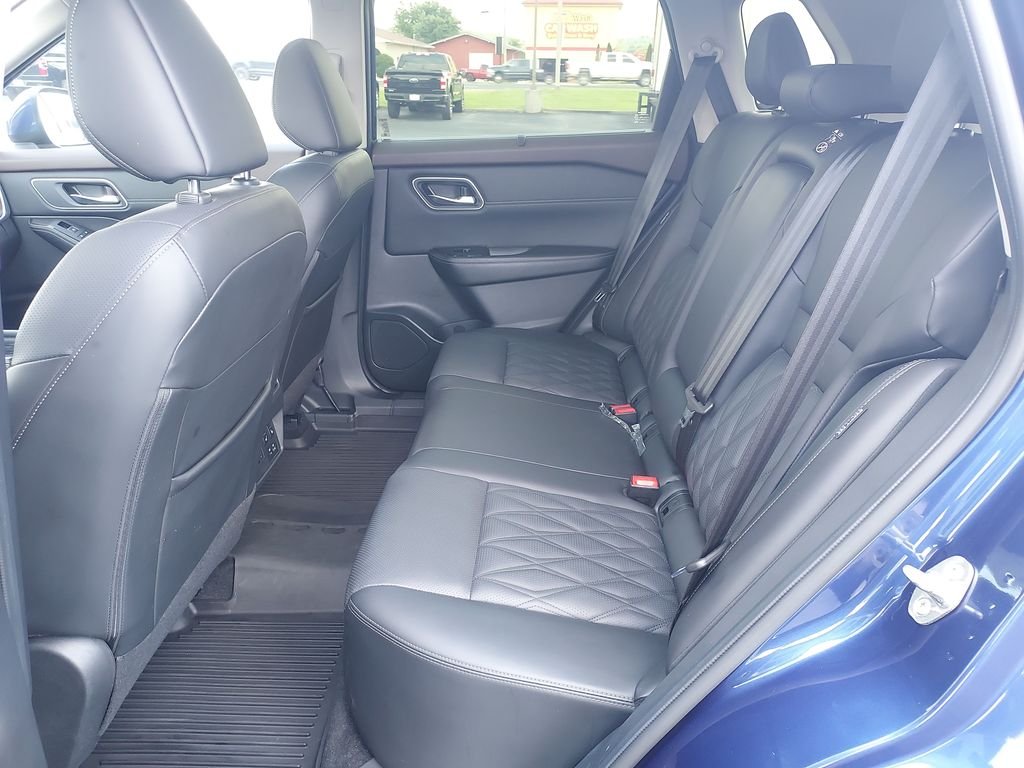 Used 2023 Blue Nissan Platinum image 14