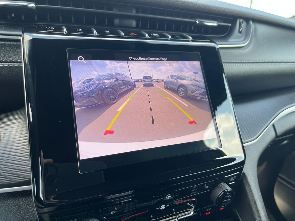 Used 2024 White Jeep Altitude image 18