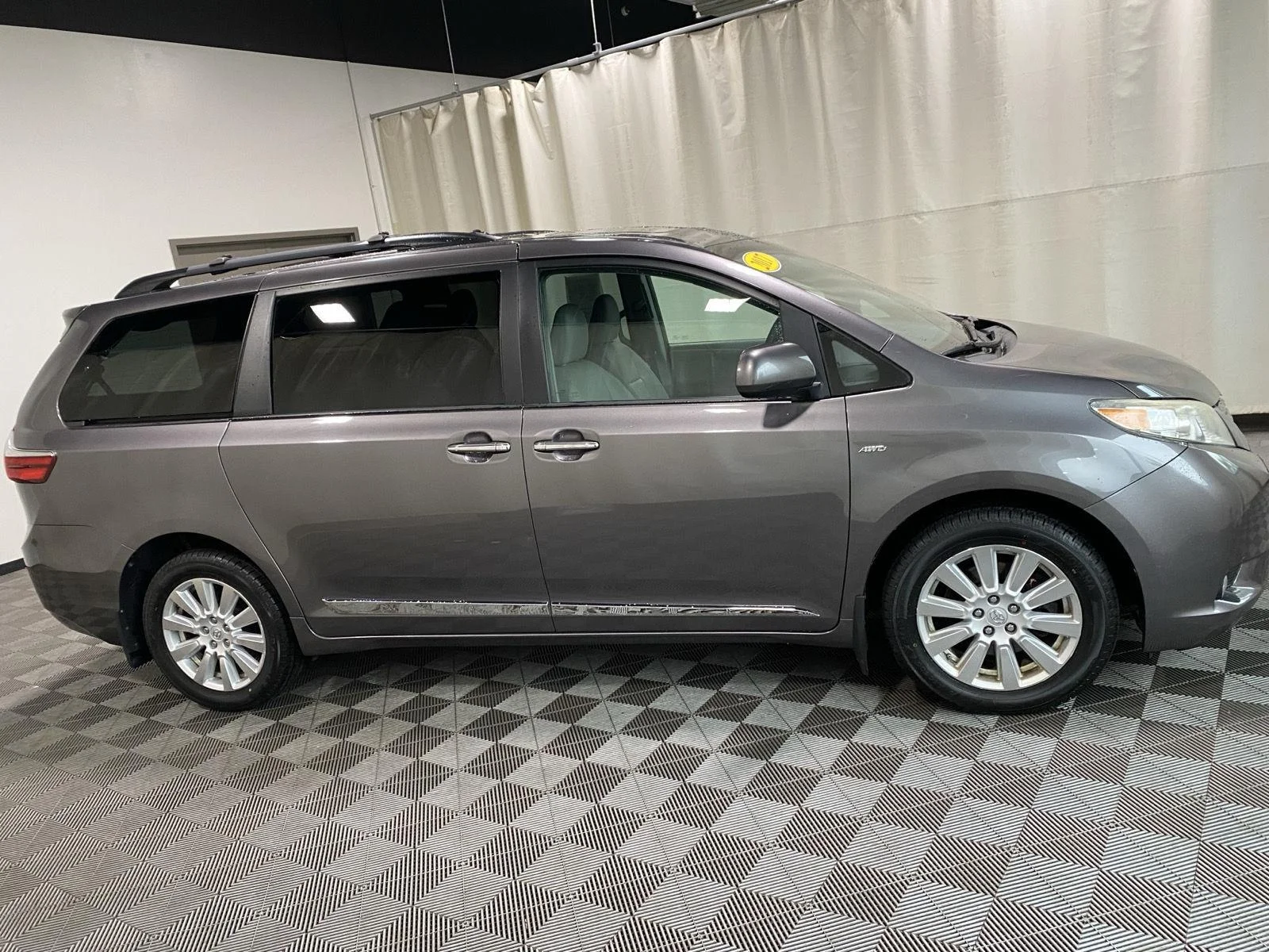 Used 2017 Predawn Gray Mica Toyota XLE image 17