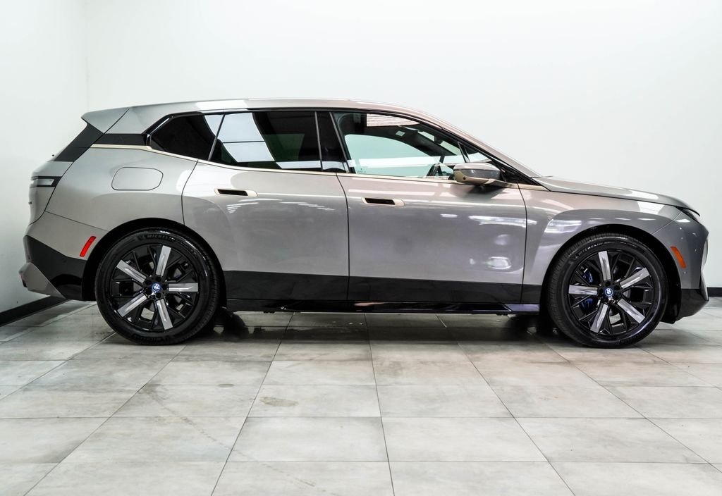 Used 2024 Gray BMW xDrive50 image 12