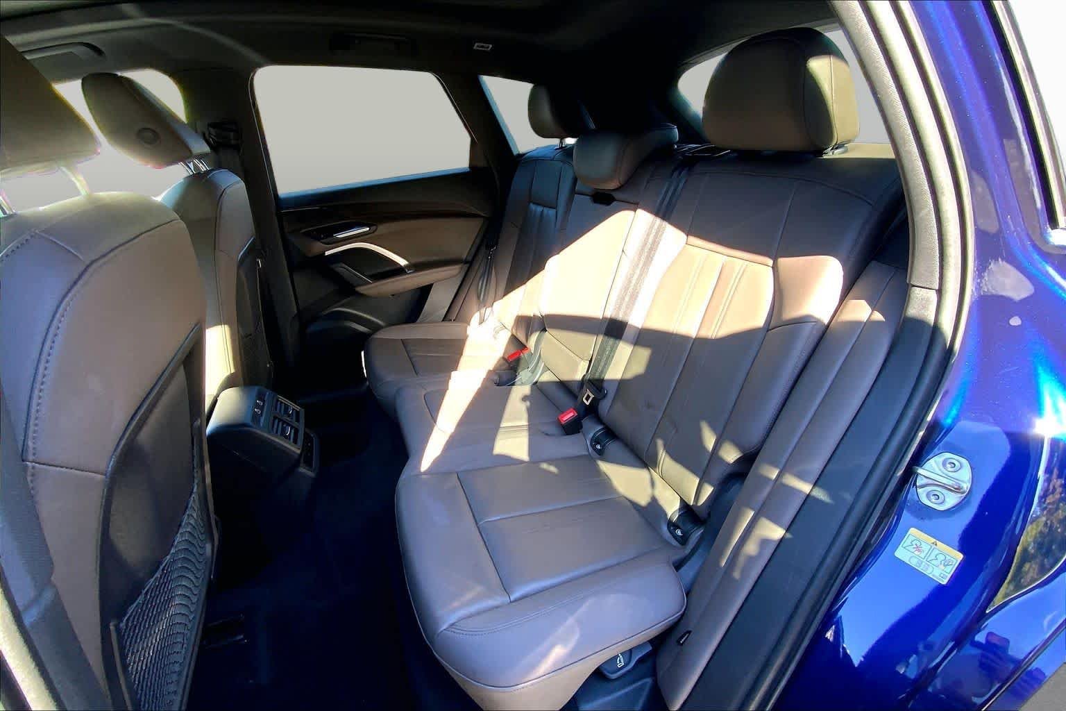 Used 2025 Navarra Blue Metallic Audi Premium image 21
