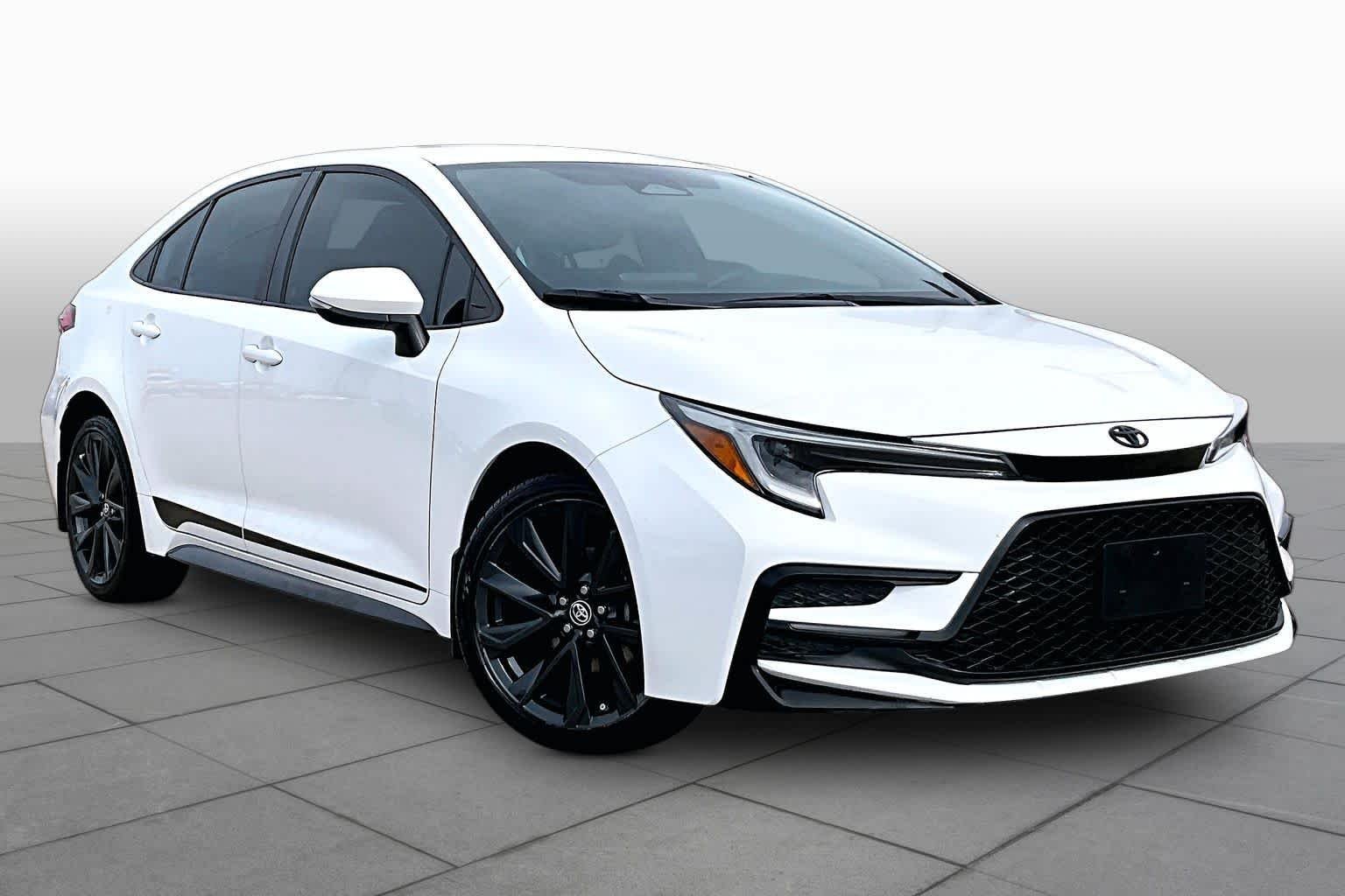 Used 2023 Ice Cap Toyota SE image 3