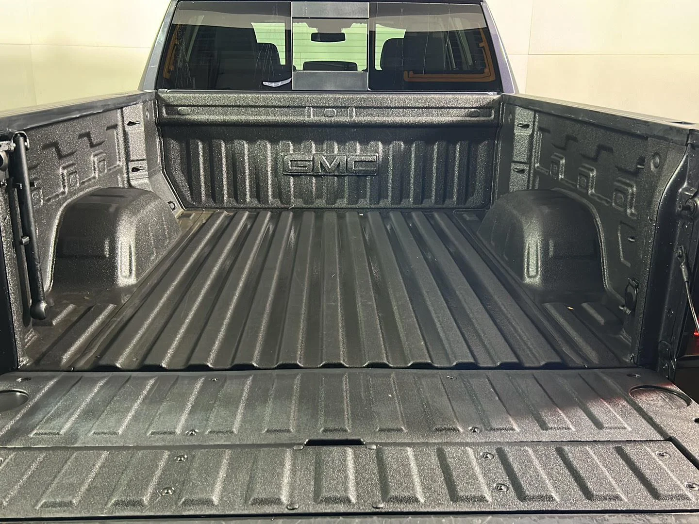 Used 2022 Titanium Rush Metallic GMC SLT image 8