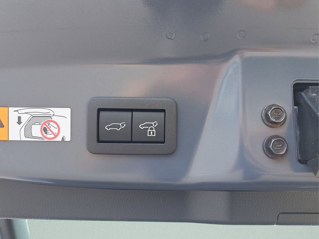 2026 Toyota Prius Plug-in Hybrid XSE Premium - Photo 7