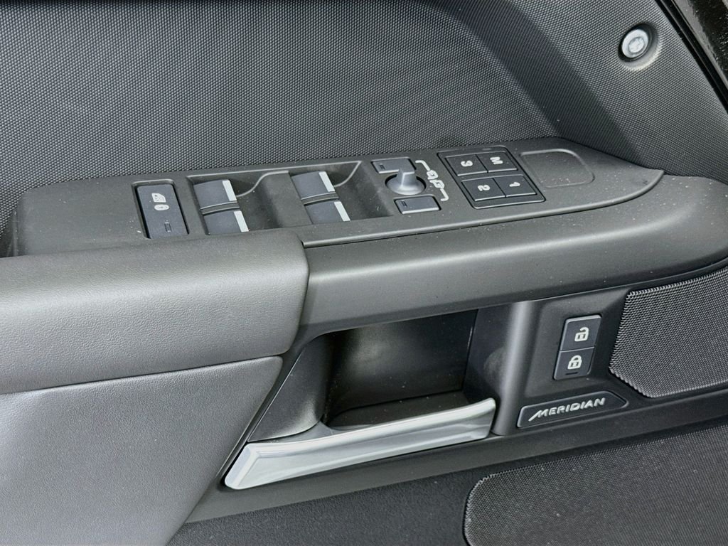 New 2026 Santorini Black Land Rover S image 23
