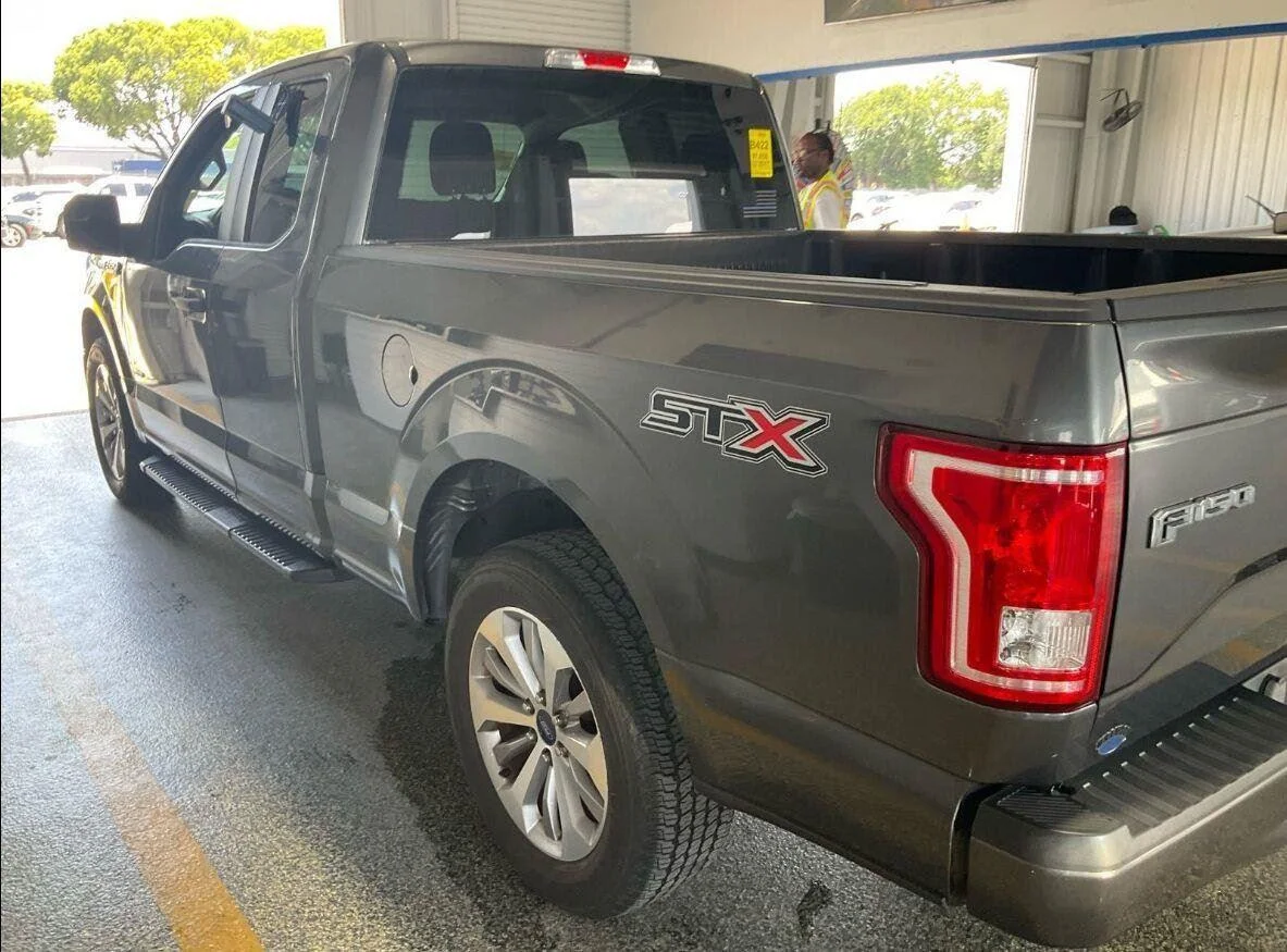 Used 2017 Gray Ford XL image 4