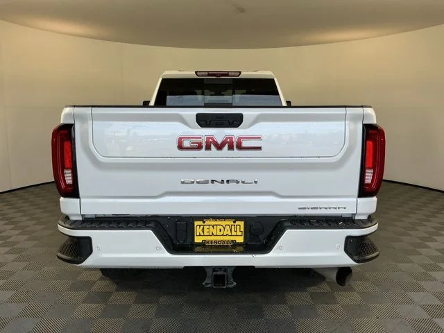 Used 2022 White GMC Denali image 5
