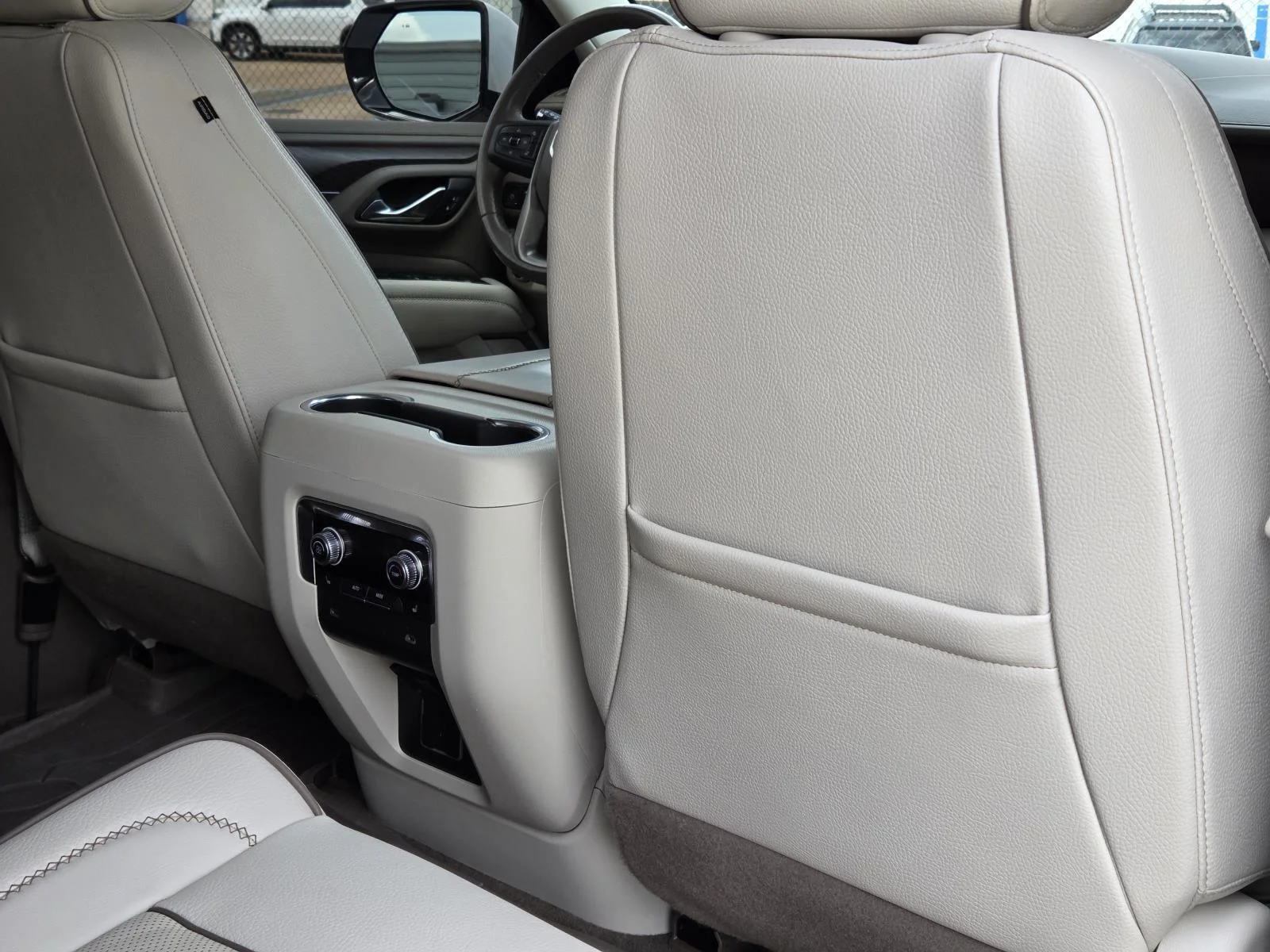 Used 2022 White Frost Tricoat GMC Denali image 38