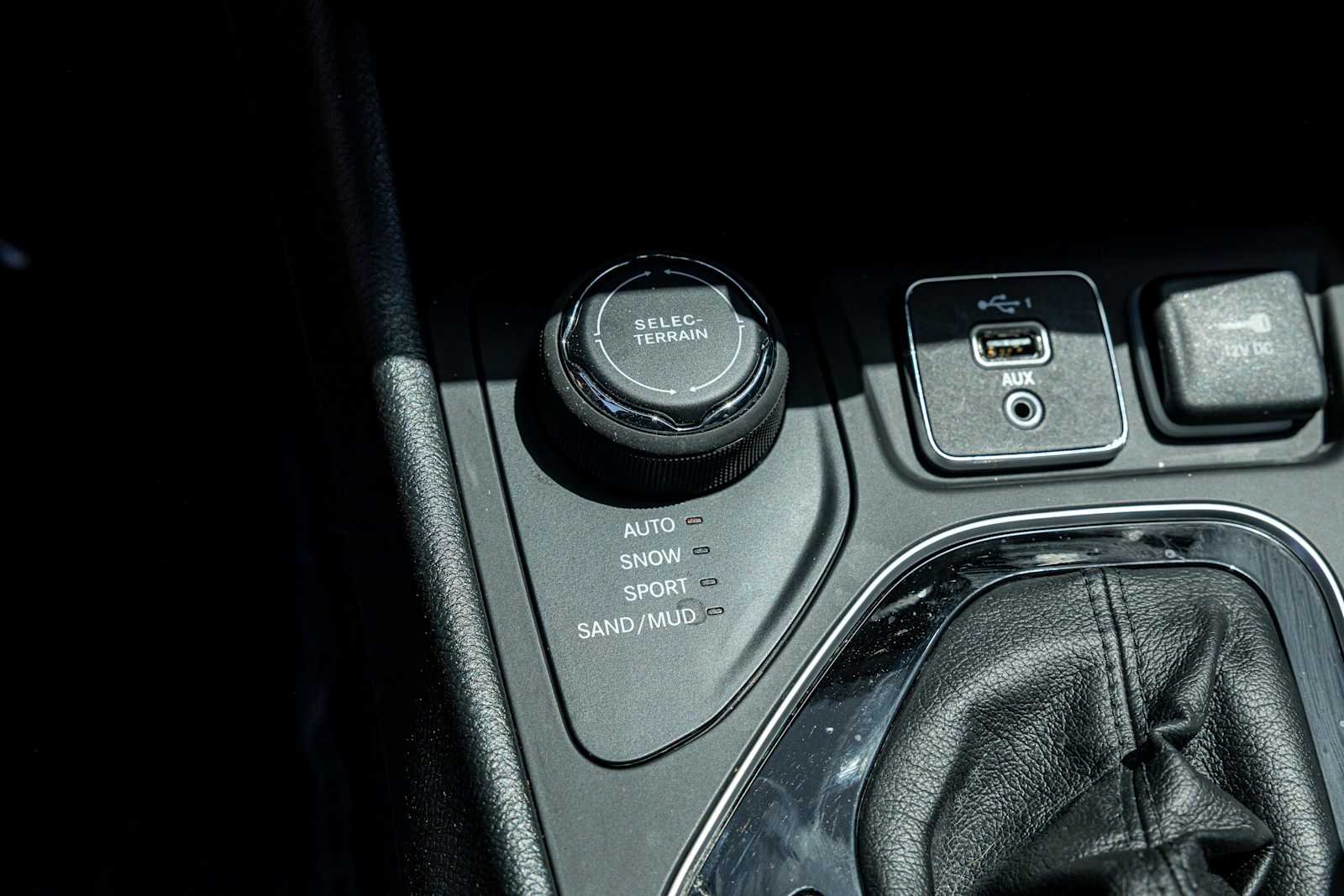 Used 2022 Sting-Gray Clearcoat Jeep Limited image 22