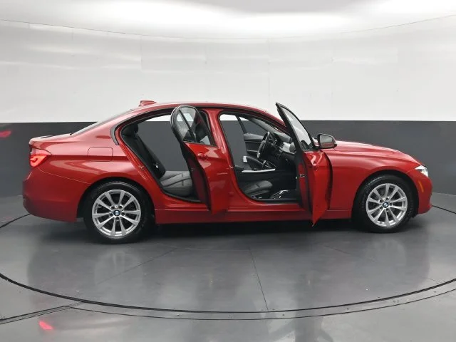 Used 2018 Red BMW 320i image 37
