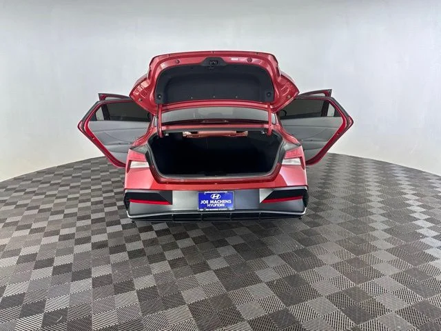 Used 2025 Red Hyundai SEL Convenience image 20