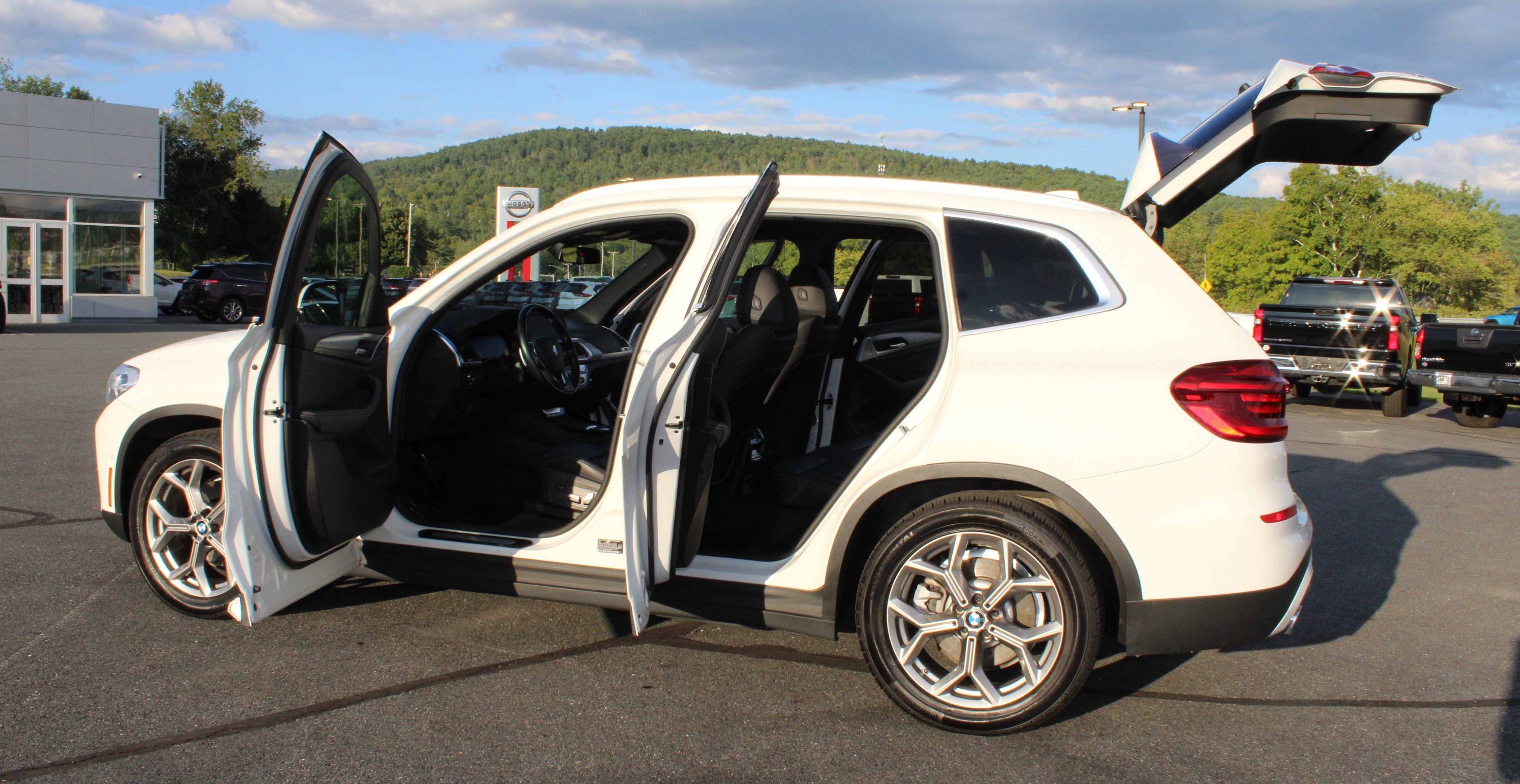 Used 2021 Alpine White BMW xDrive30i image 21