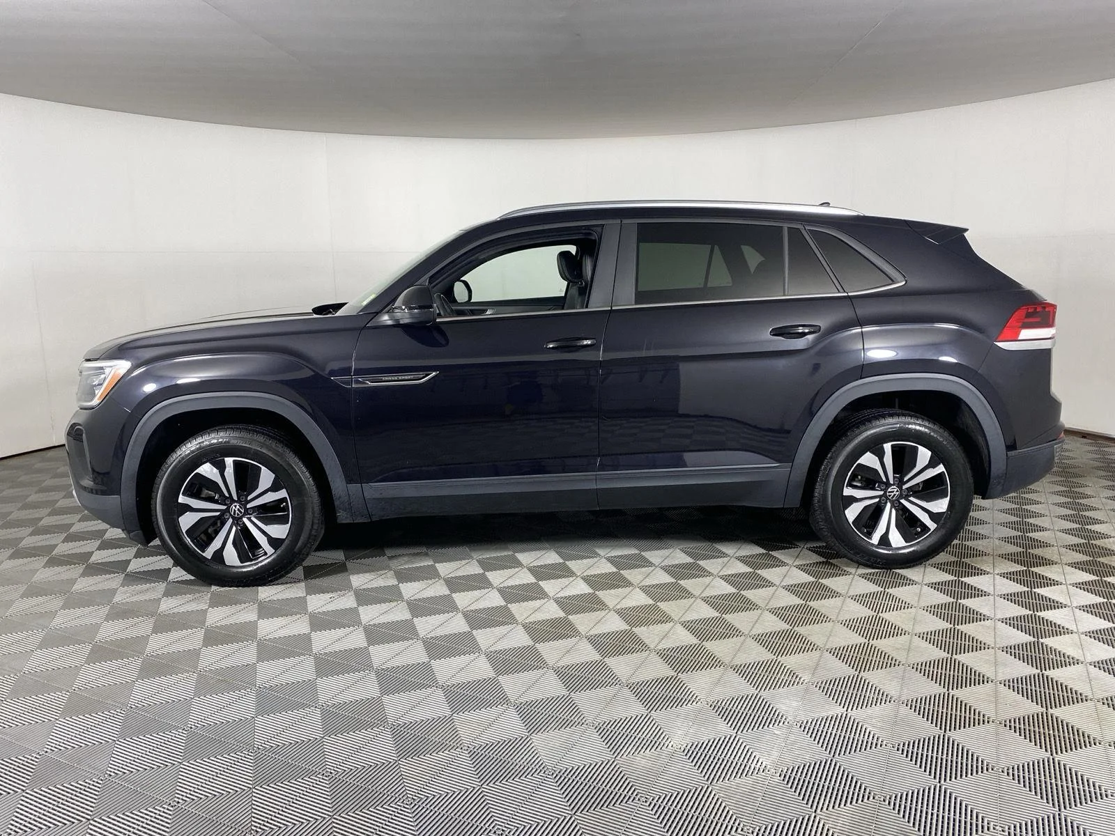 Used 2024 Deep Black Pearl Volkswagen 2.0T SE image 6