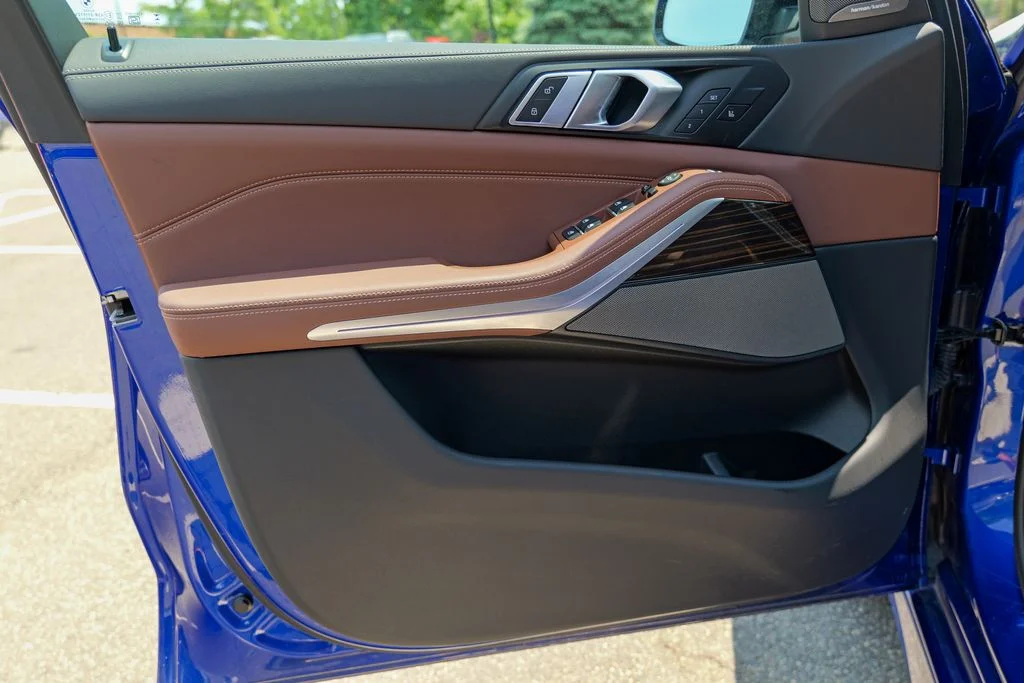 Used 2025 Marina Bay Blue Metallic BMW M60i image 18