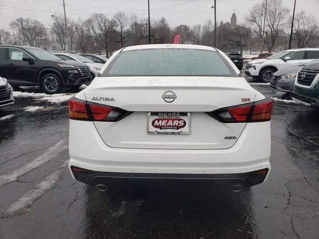 New 2025 White Nissan 2.5 SR image 5