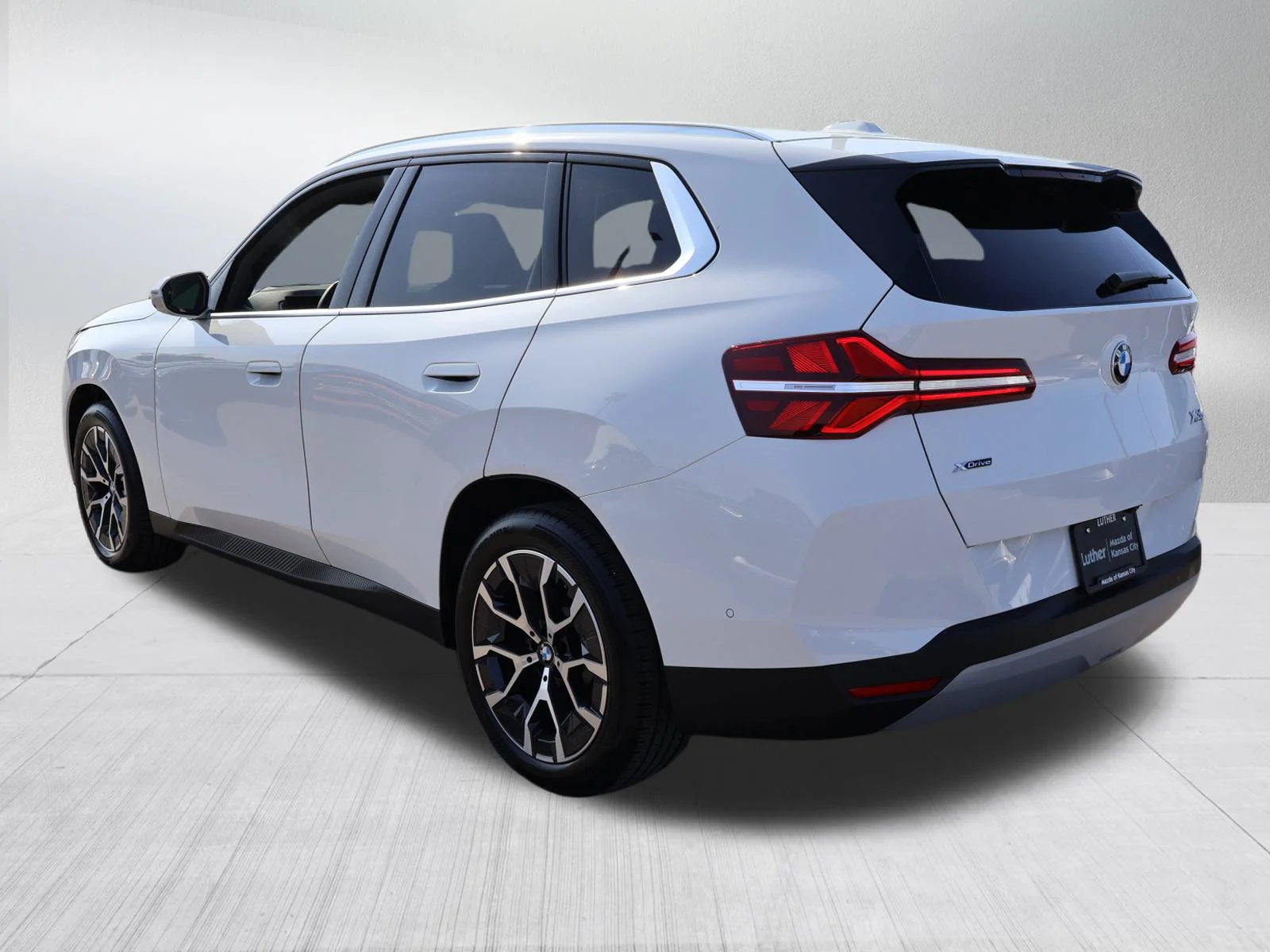 Used 2026 Alpine White BMW 30 xDrive image 5