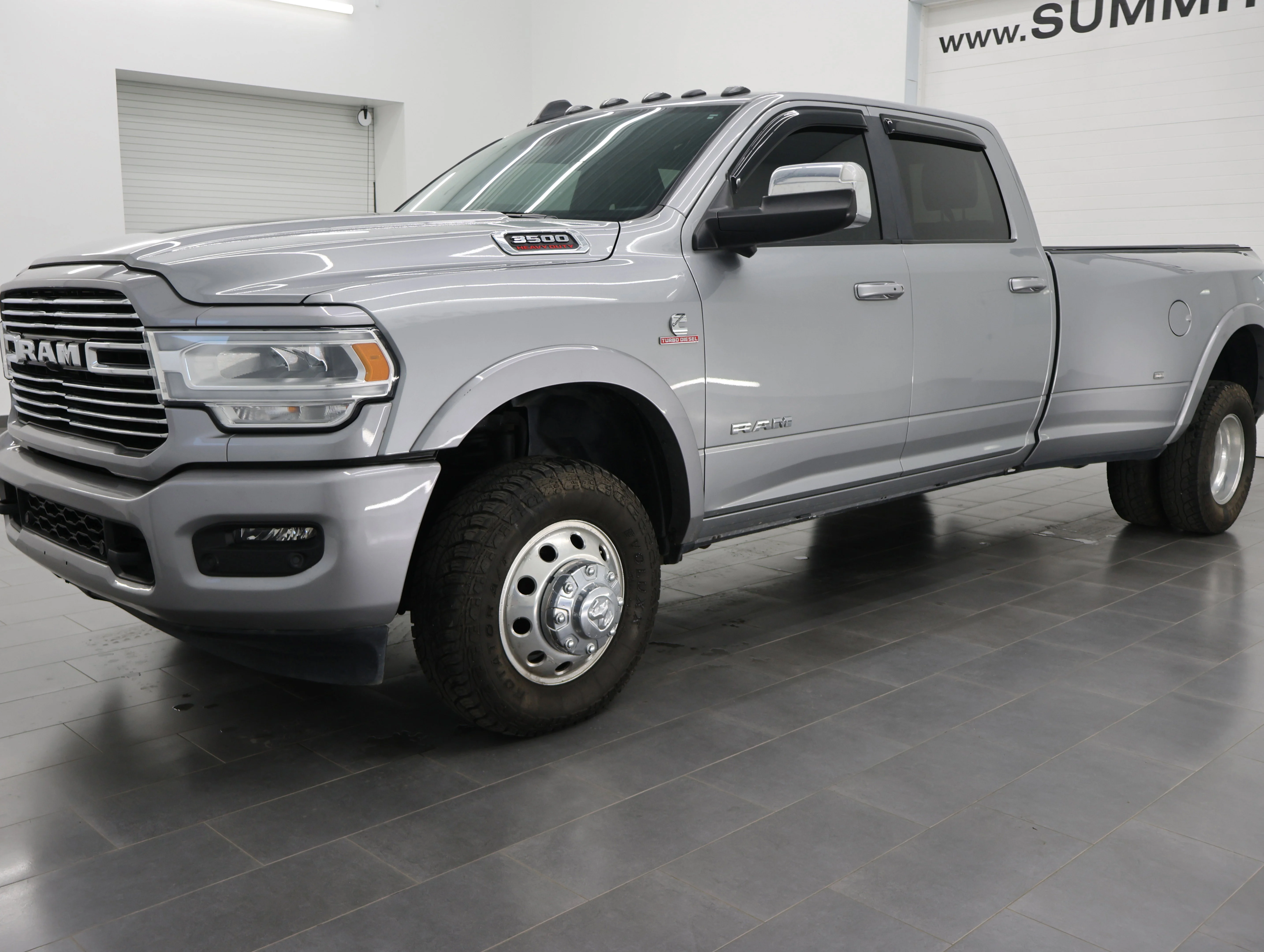 Used 2020 Billet Silver Metallic Clearcoat Ram Laramie image 6