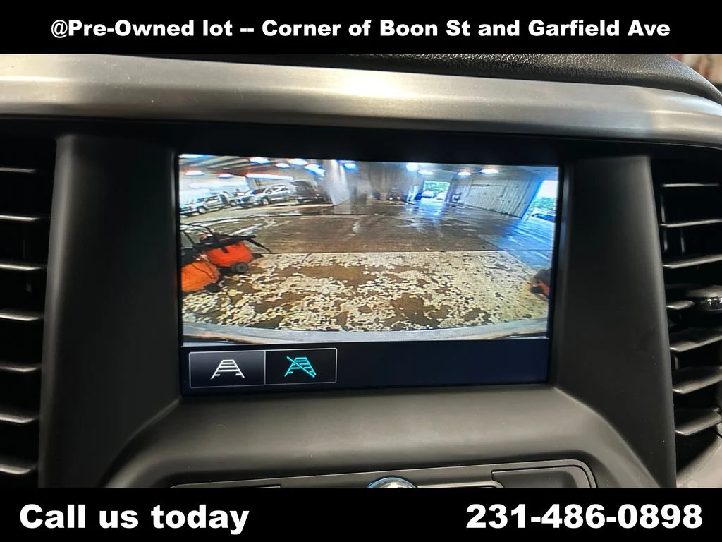 Used 2019 White GMC SLE-2 image 25