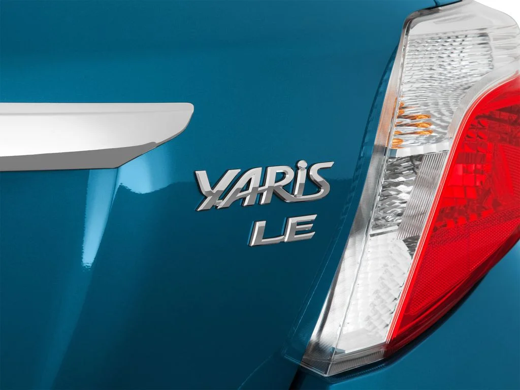 Used 2013 Blue Toyota LE image 42