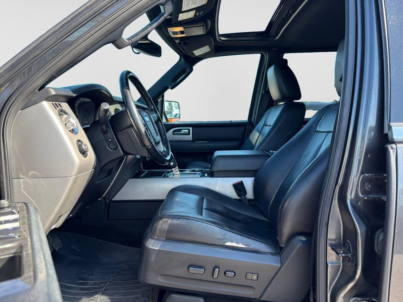 Used 2016 Magnetic Ford Limited image 10