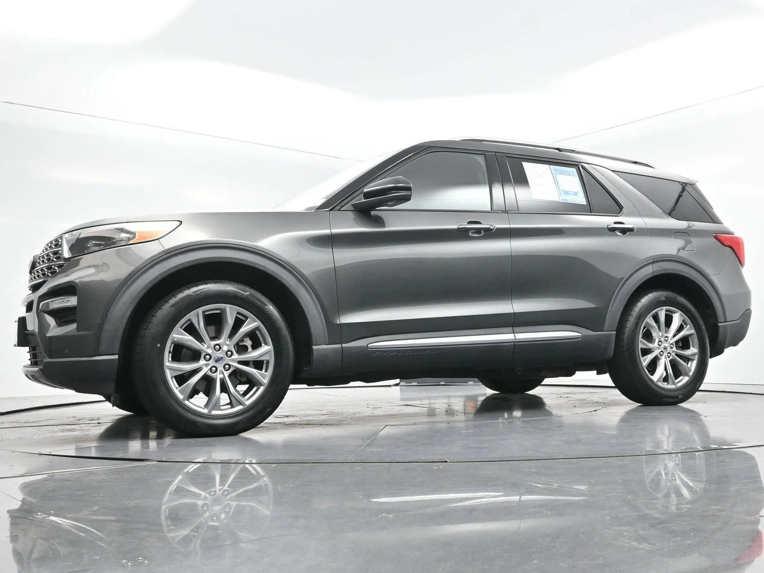 Used 2020 Magnetic Ford Limited image 52